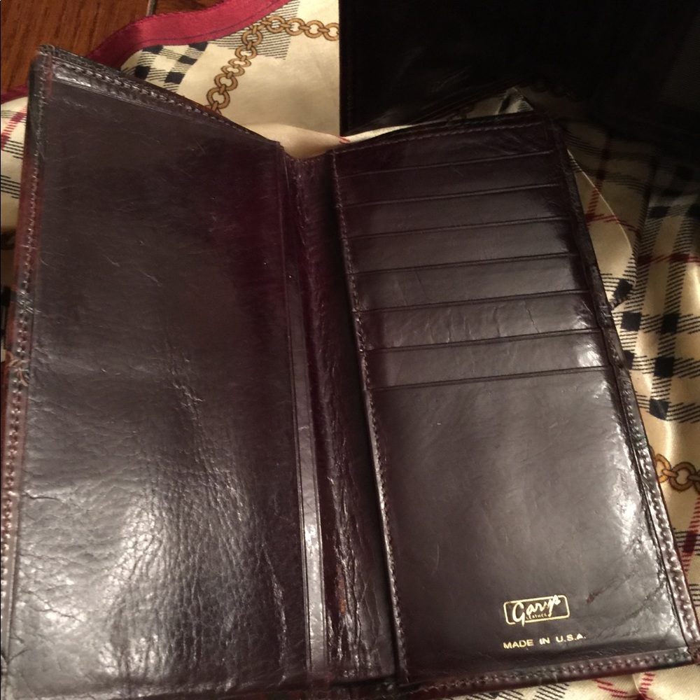 ❌SOLD❌ Leather Women’s Wallet & Checkbook! - Picture 2 of 8